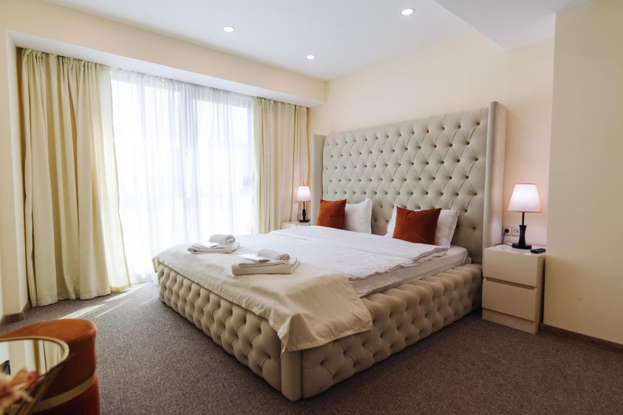 Royal Plaza Hotel 3*